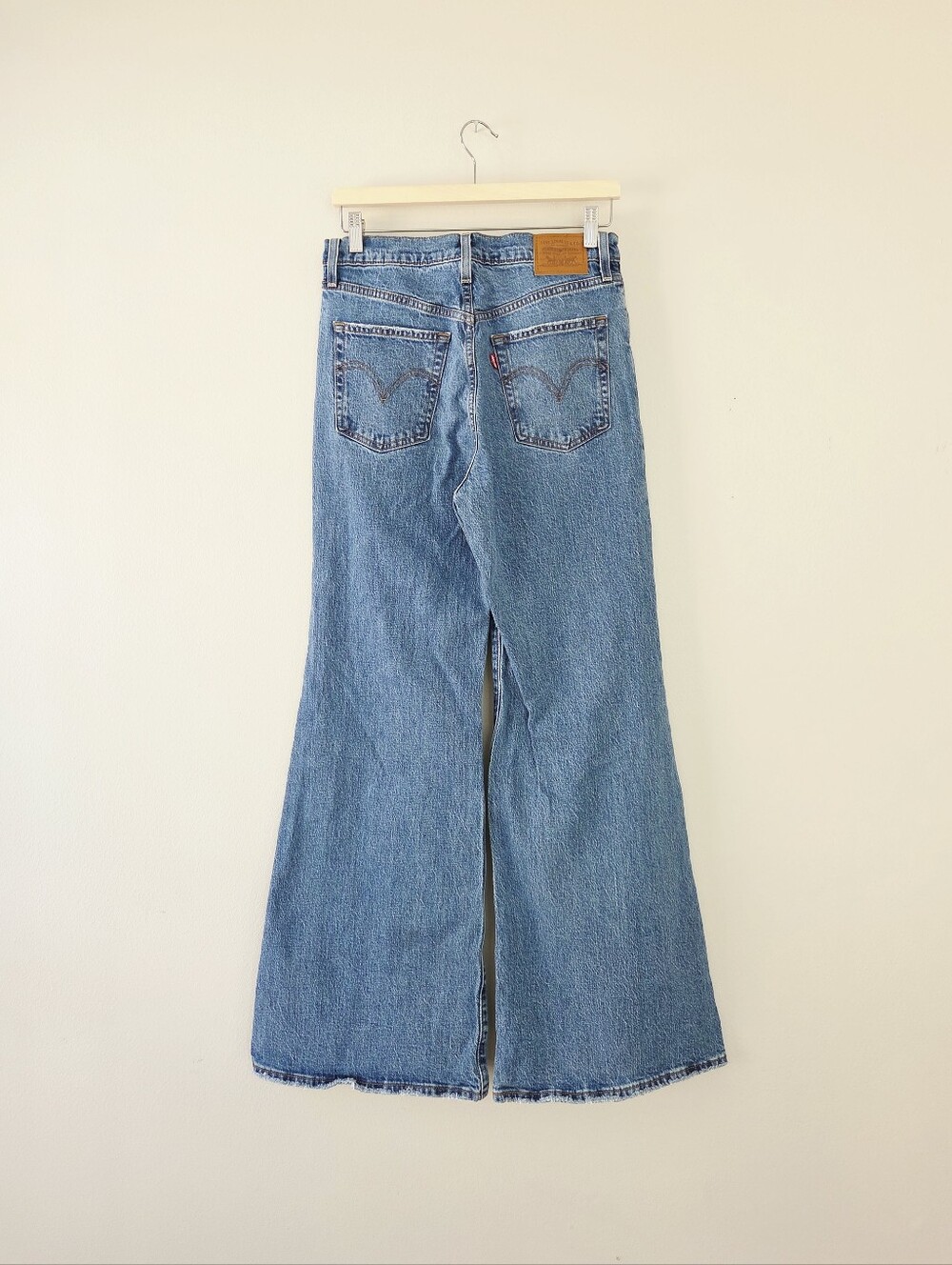 Levi's Ribcage Bell Women's Jeans Medium Wash Size 29 - Picture 5 of 7